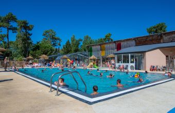 Piscine extérieure camping Signol à l'île d'Oléron