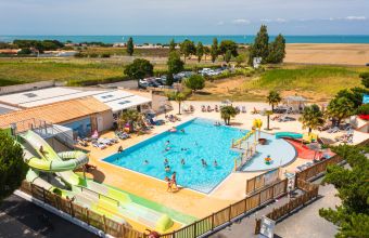 Piscine extérieure camping Les Peupliers