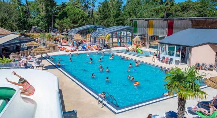 Piscine extérieure camping Signol