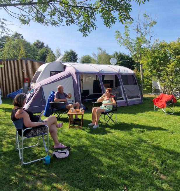 Emplacements camping Les Chalands Fleuris