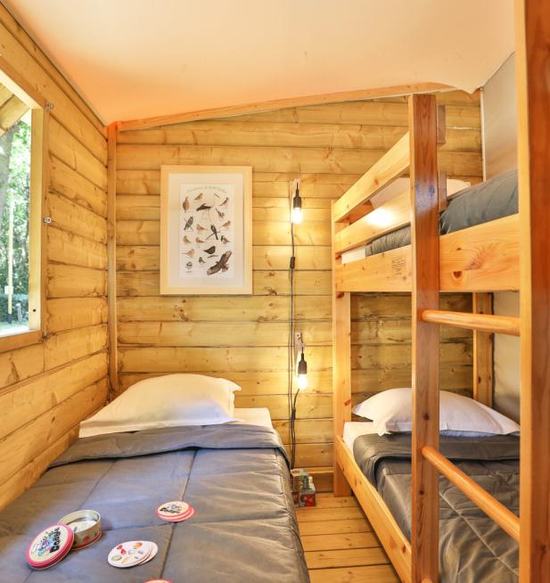 Cabane sur pilotis camping Le Petit Rocher