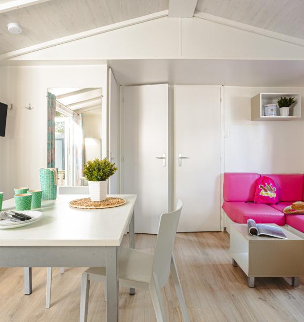 Pièce de vie du mobil-home Famille Eco sur l'Ile de Ré