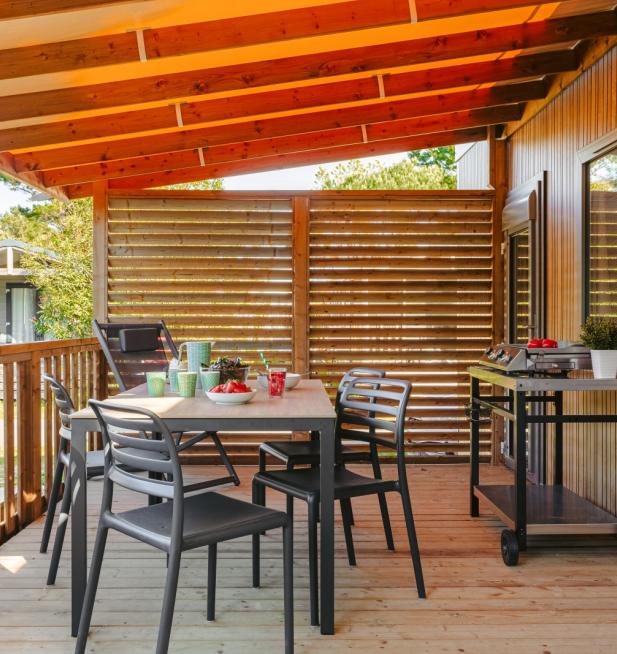 Terrasse du mobil-home Clim Suite Duo sur l'Ile de Ré