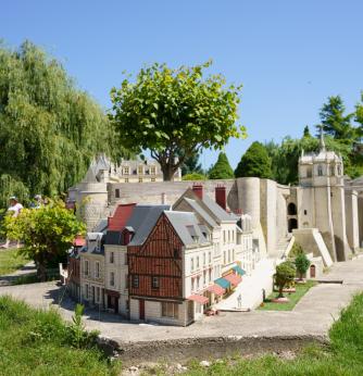  Parc des mini-châteaux proche camping La Mignardière