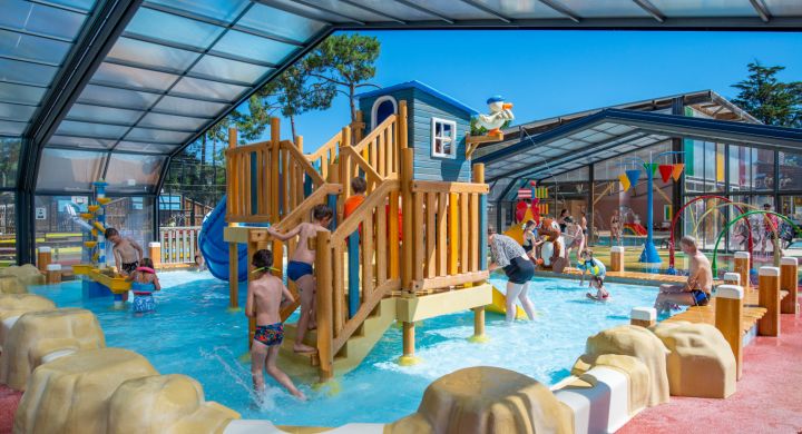 aire-jeux-aquatiques-couverte-chauffee-camping-signol-oleron Aire de jeux aquatiques couverte et chauffée