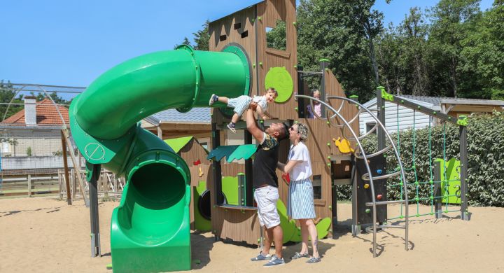 Aire de jeux Amigo Nouveautés 2024 Camping Les Peupliers