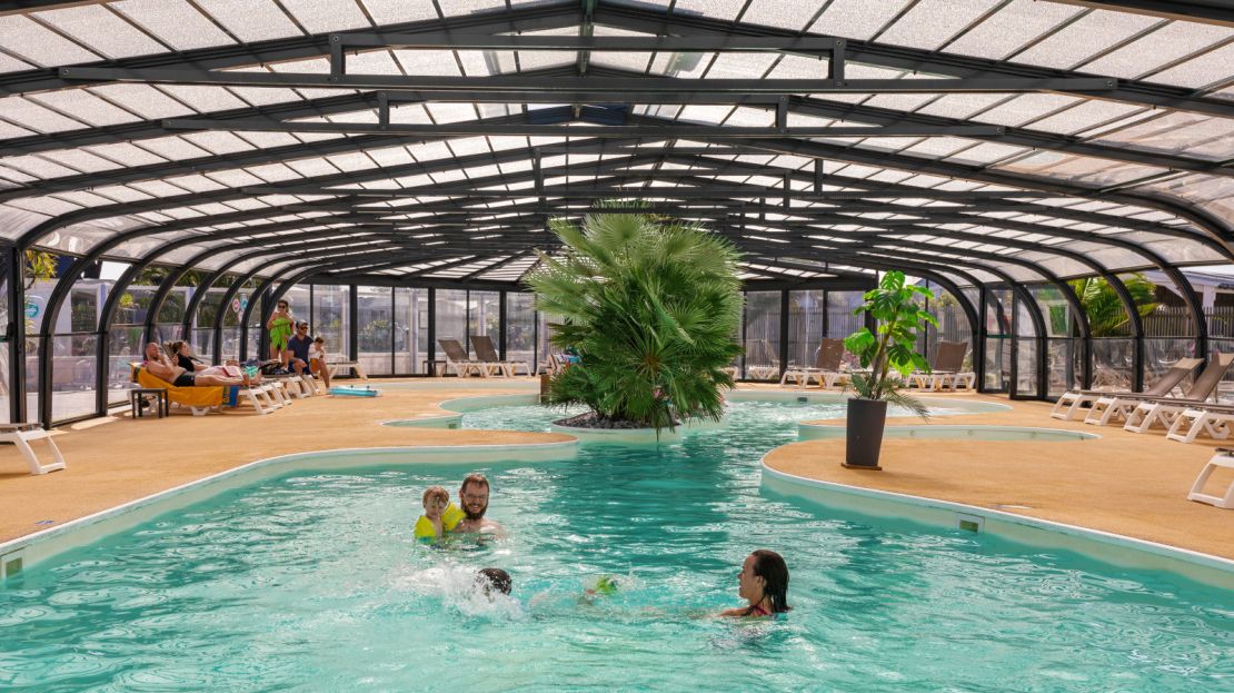 piscine-couverte-camping-park-er-lann-quiberon-2 Piscine couverte chauffée Camping Park er Lann