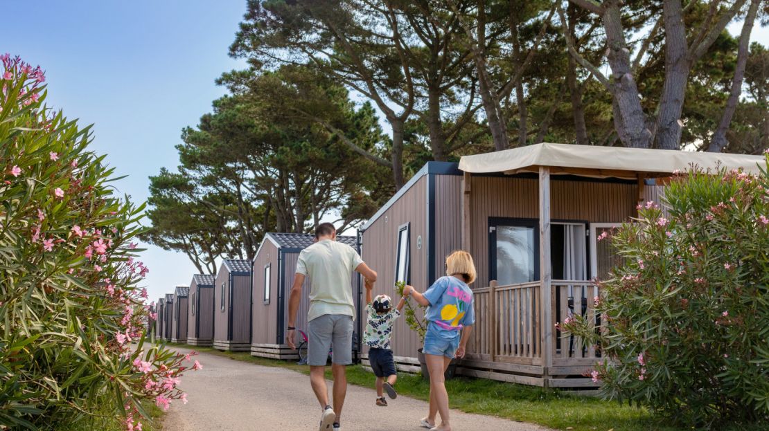 famille-allee-camping-park-er-lann-quiberon Ambiance camping Park er Lann Quiberon