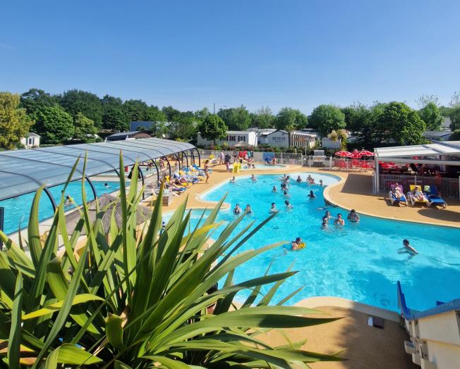 Piscine chauffée camping Les Chalands Fleuris