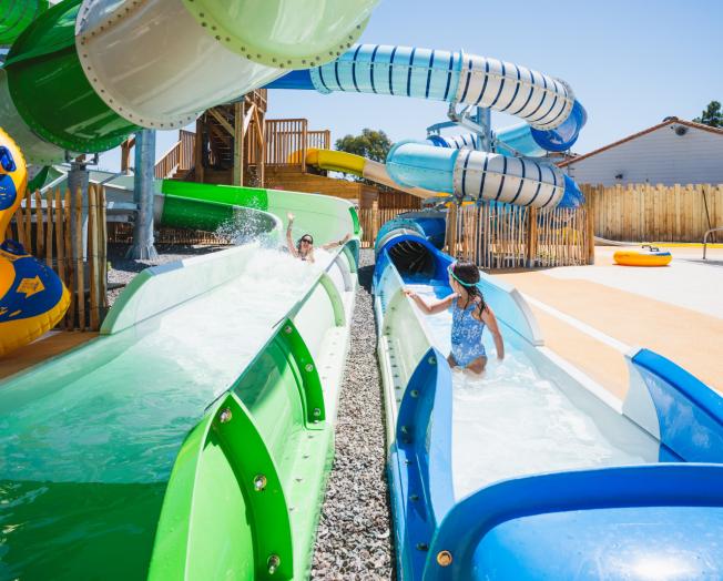 Les nouveaux mégas toboggans aquatiques du camping Signol